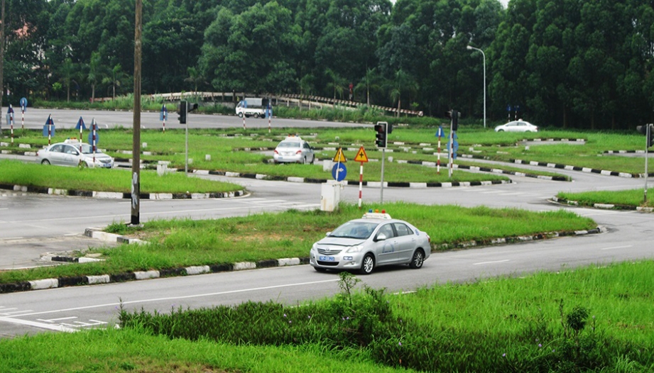 600 Câu Lý Thuyết 2025 - Bước Tiến Mới Trong Công Tác Đào Tạo Lái Xe Việt Nam